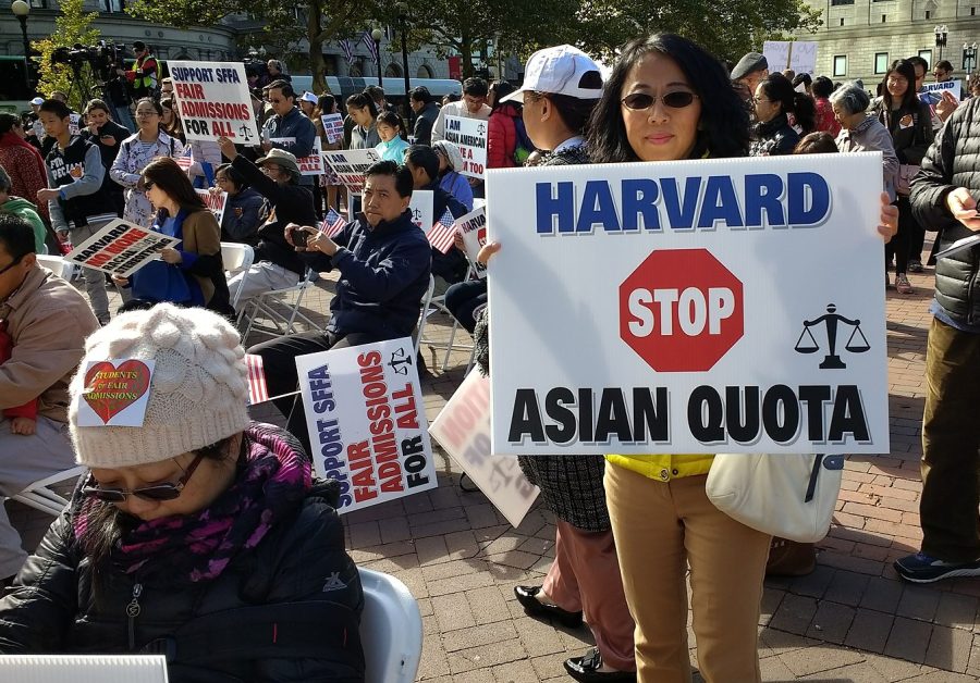 Protesters+crowd+in+Copley+Square%2C+Boston+to+voice+their+support+on+the+lawsuit+from+Students+for+Fair+Admissions+against+Harvard+on+October+14%2C+2018.+%28https%3A%2F%2Fcommons.wikimedia.org%2Fwiki%2FFile%3AStudents_for_Fair_Admissions_Rally.jpg%29