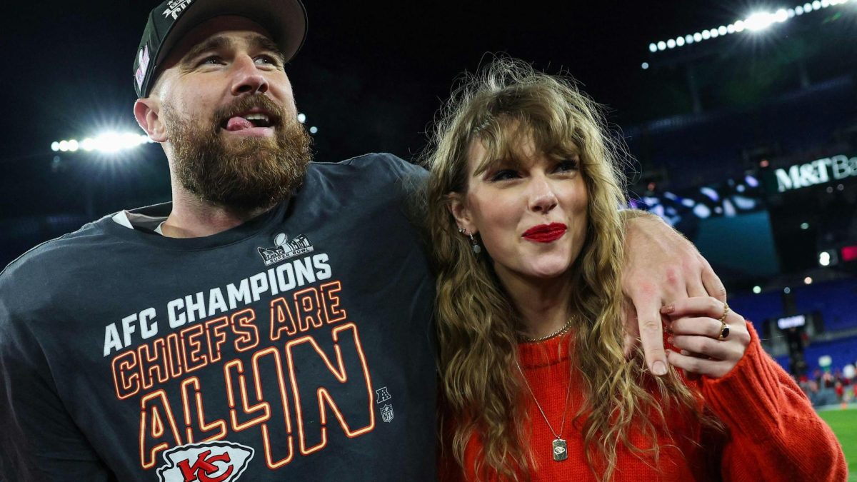 https://commons.wikimedia.org/wiki/File:Taylor_Swift_and_Travis_Kelce.jpg#Licensing