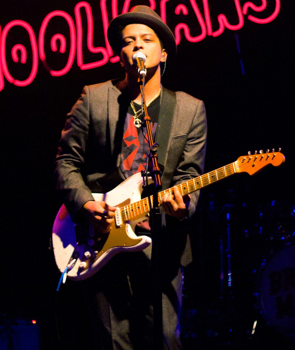 Bruno's Mars on stage performing his song.